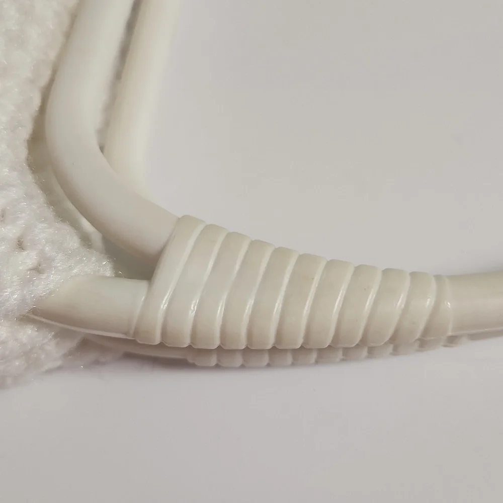 Beautiful crocheted white lined purse - new - Picture 6 of 6